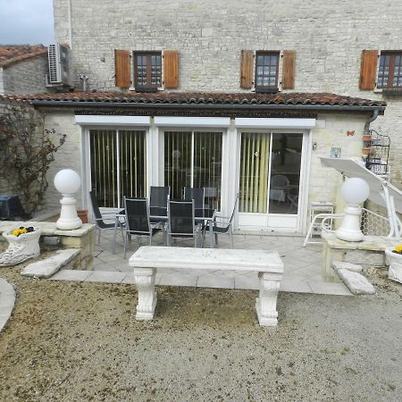 Les Quatre Saisons Villa Saint-Angeau Eksteriør bilde