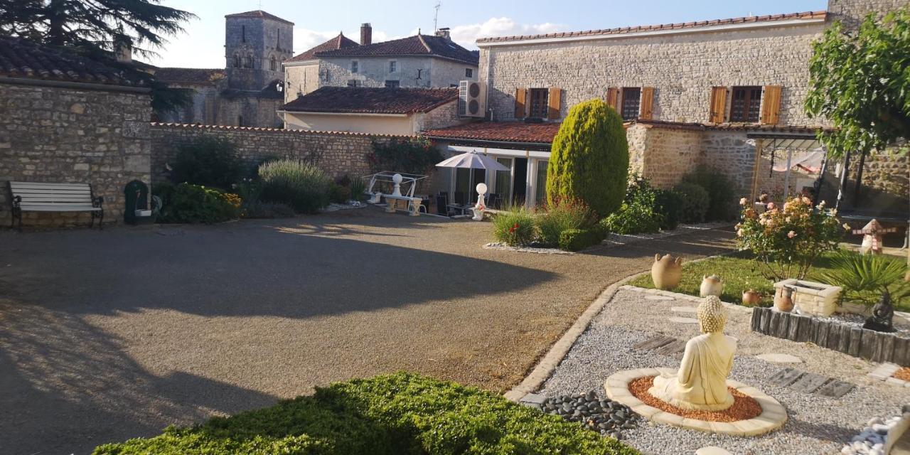 Les Quatre Saisons Villa Saint-Angeau Eksteriør bilde