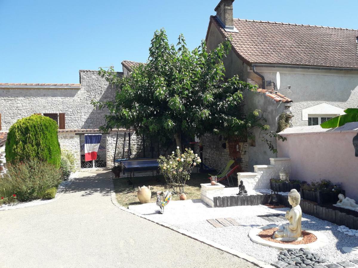 Les Quatre Saisons Villa Saint-Angeau Eksteriør bilde
