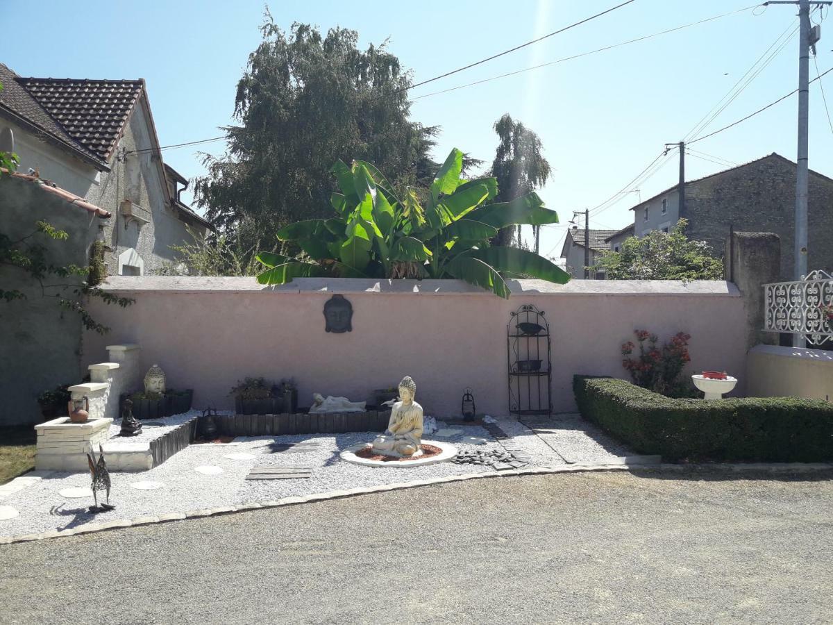 Les Quatre Saisons Villa Saint-Angeau Eksteriør bilde